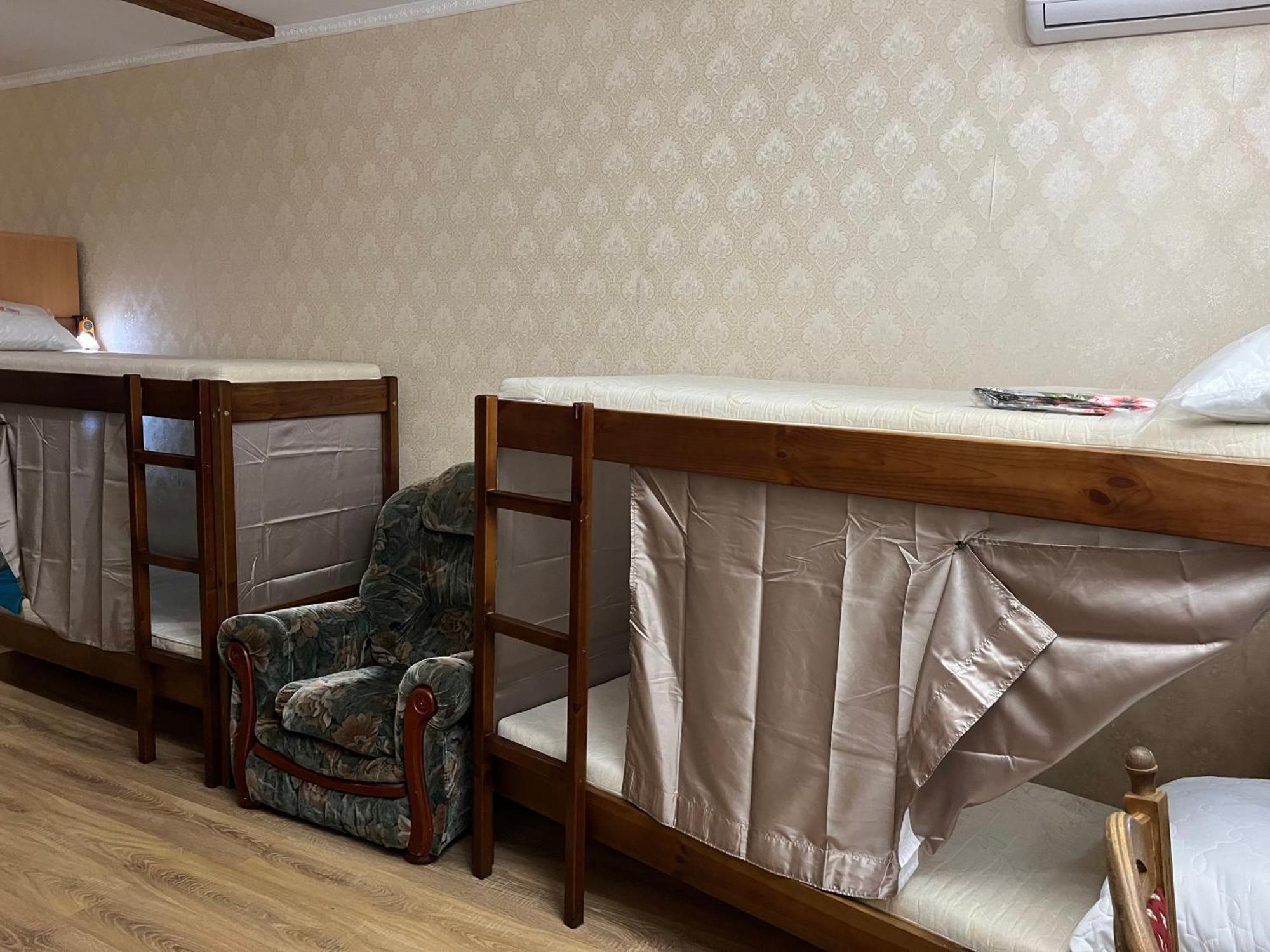 Ararat-Osokorki Hostel Kiev Esterno foto